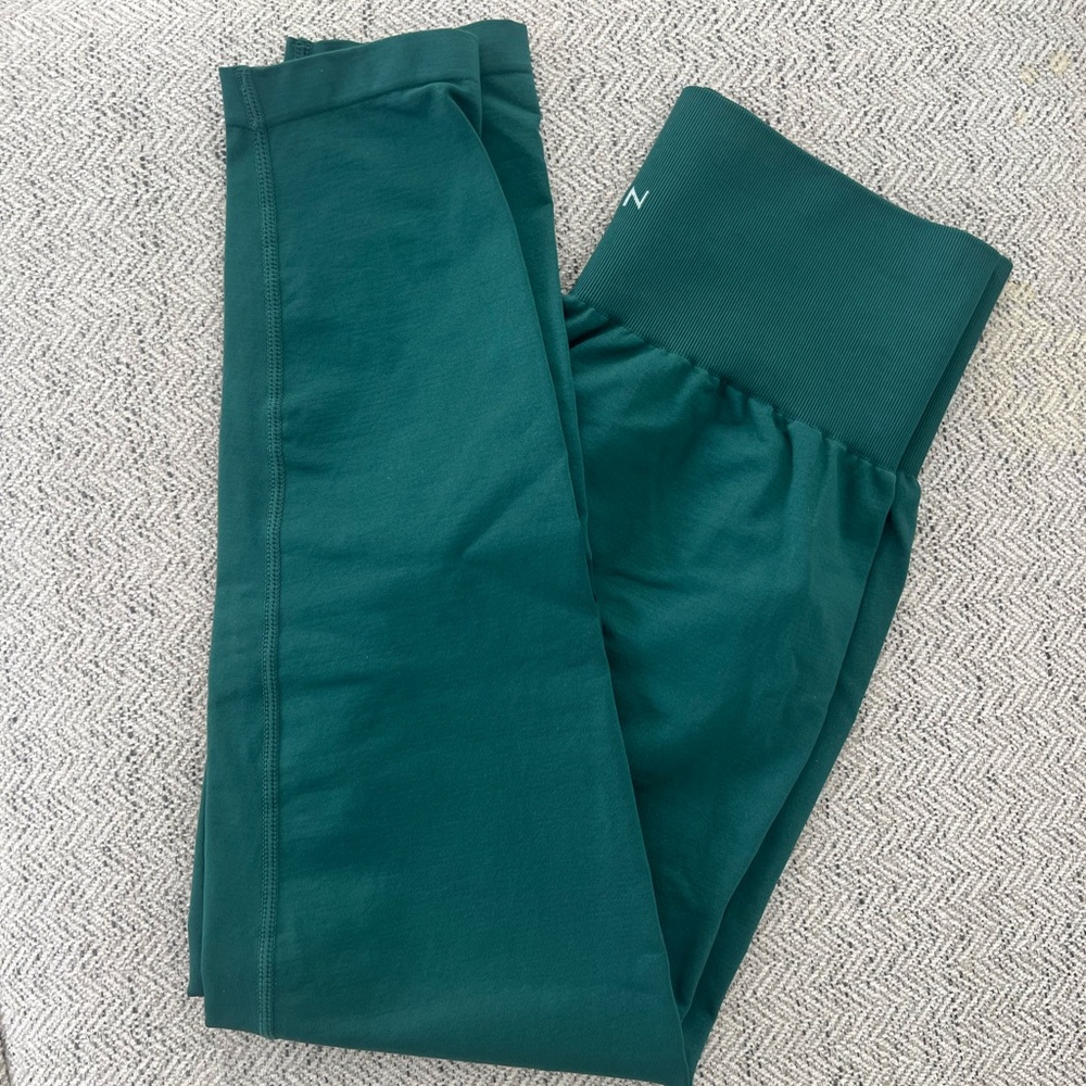 NVGTN leggings in dark green.